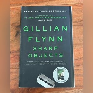 Sharp Objects by Gillian Flynn